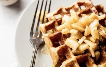 Cinnamon Waffles With Apple Topping