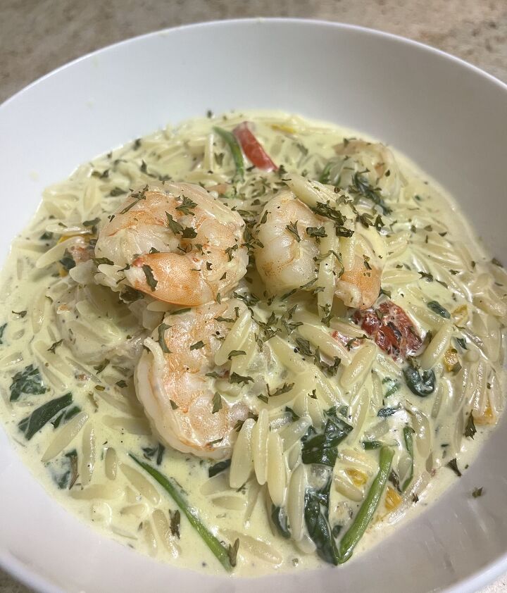 CREAMY TUSCAN GARLIC SHRIMP WITH SPINACH AND RED ROASTED PEPPERS