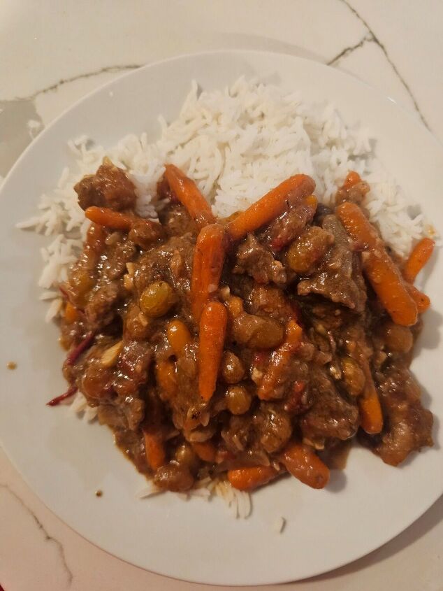maple beef stew with raisins and rice