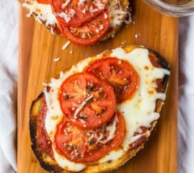 Ready in just 15 minutes, you'll want to eat this delicious pizza toast for breakfast, lunch, and dinner