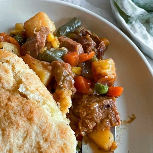homemade spanakopita recipe, A plate of beef stew with biscuits on it