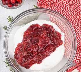 <u>Mix a 15-oz can of cranberry sauce with THIS for a delicious Christmas dessert that will impress everyone (and it's SO easy!)</u>