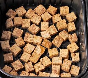 crispy salt and pepper tofu air fryer or baked, Tofu cubes with salt and pepper seasoning in the air fryer basket
