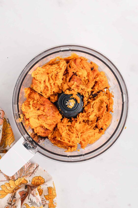 southern sweet potato pie recipe, Sweet potato flesh in a food processor before blending into a sweet potato pie filling