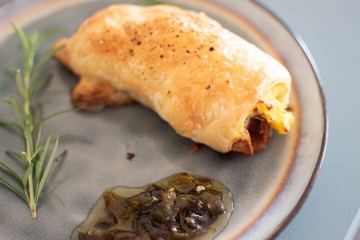 breakfast puff pastry sandwiches