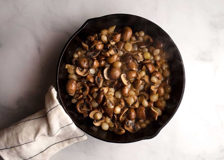 boeuf bourguignon a la tammy, Pearl onions with mushrooms in a skillet cooked separately