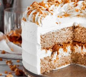 Christmas may be over, but the festivities are NOT—this cake is perfect for New Year's