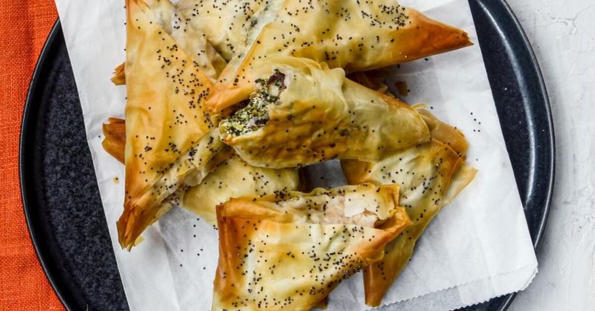 Spinach Feta Filo Parcels Recipe | Foodtalk