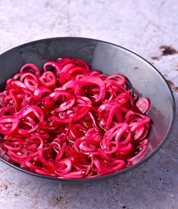 quick pickled red onions no cook recipe, Quick pickled red onion rings in a black bowl