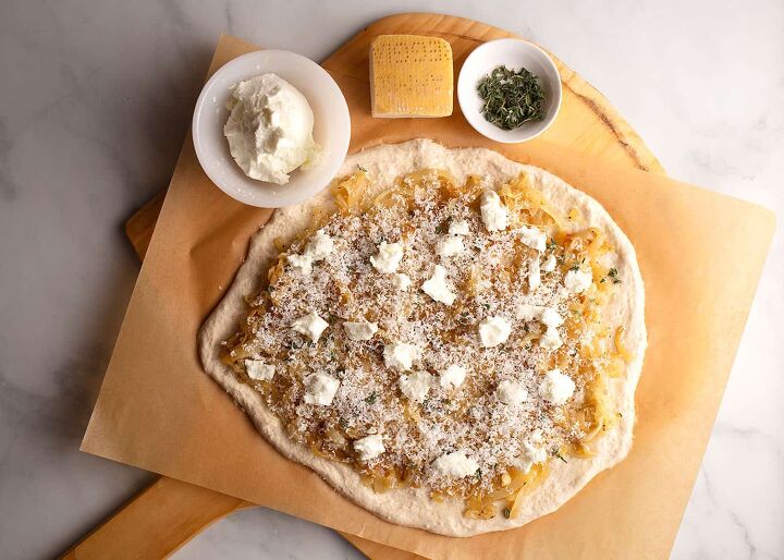 caramelized onions goat cheese pizza, Caramelized onions goat cheese thyme honey and parmesan cheese