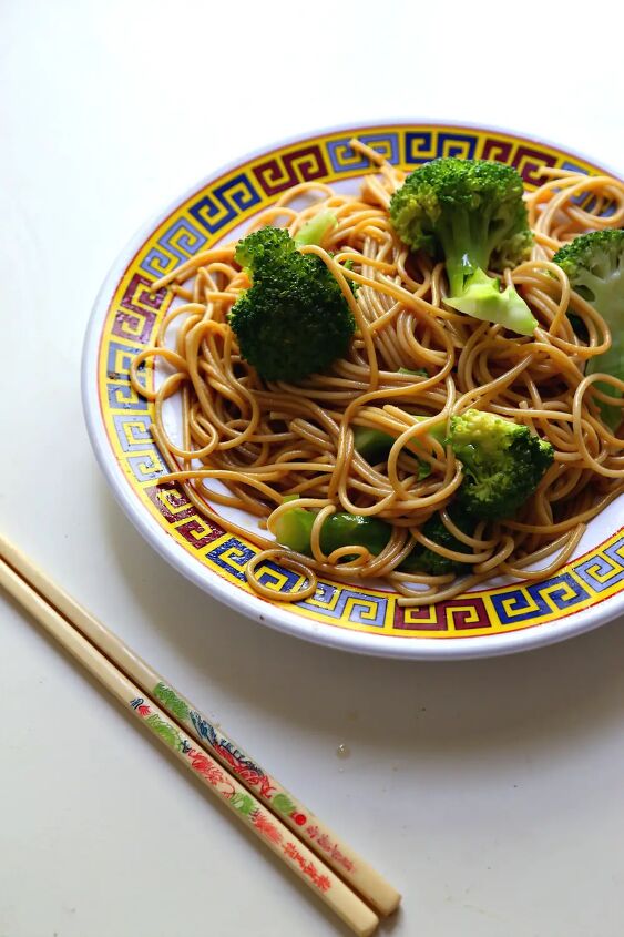 asian sesame pasta with steamed broccoli