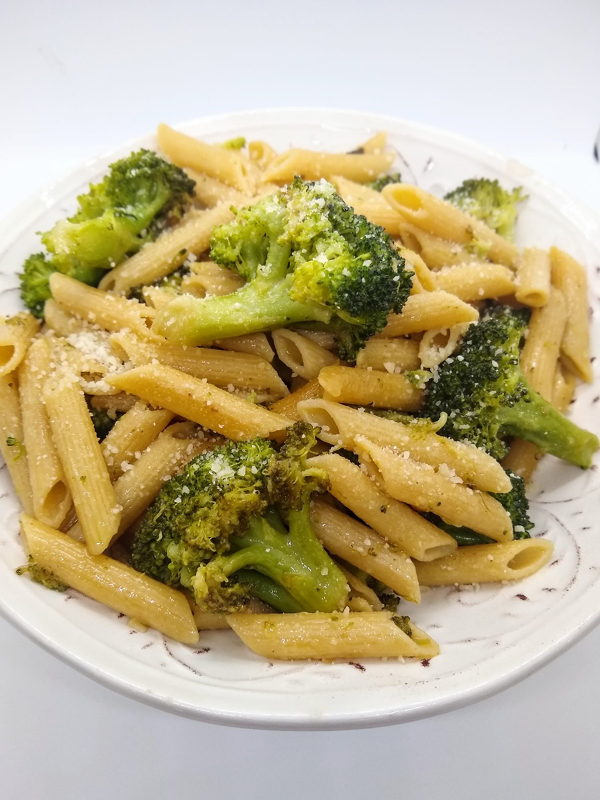 whole wheat pasta aglio e olio with broccoli, Whole Wheat Pasta Aglio E Olio with Broccoli Feature Image