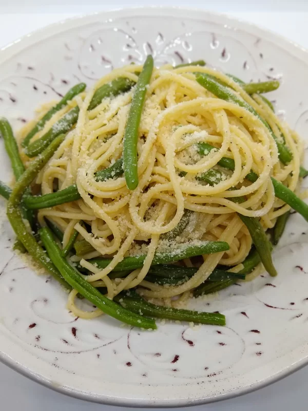 whole wheat pasta aglio e olio with broccoli, Pasta Aglio e Olio and Green Beans Feature Image