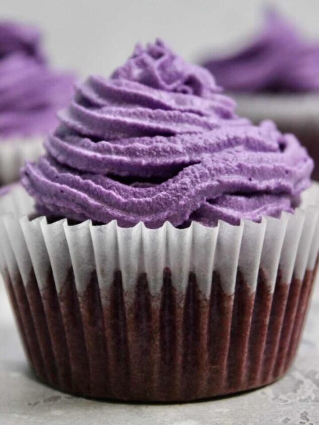 easy ube cupcakes, ube cupcakes with purple ube frosting