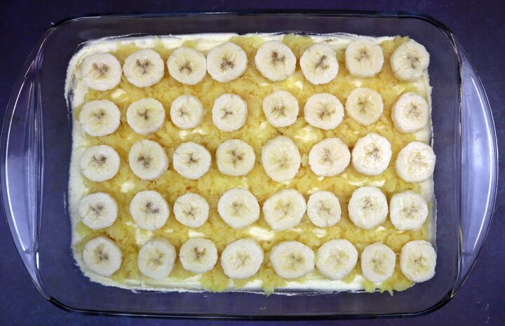 banana split cake recipe with no cream cheese, layered bananas over pineapple