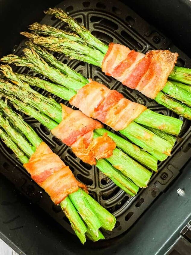 meatloaf recipe with bbq sauce and brown sugar, Bacon wrapped asparagus in the air fryer basket