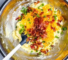 easy twice baked mashed potato recipe, The cheese bacon and green onion added to the potato mixture in a large bowl