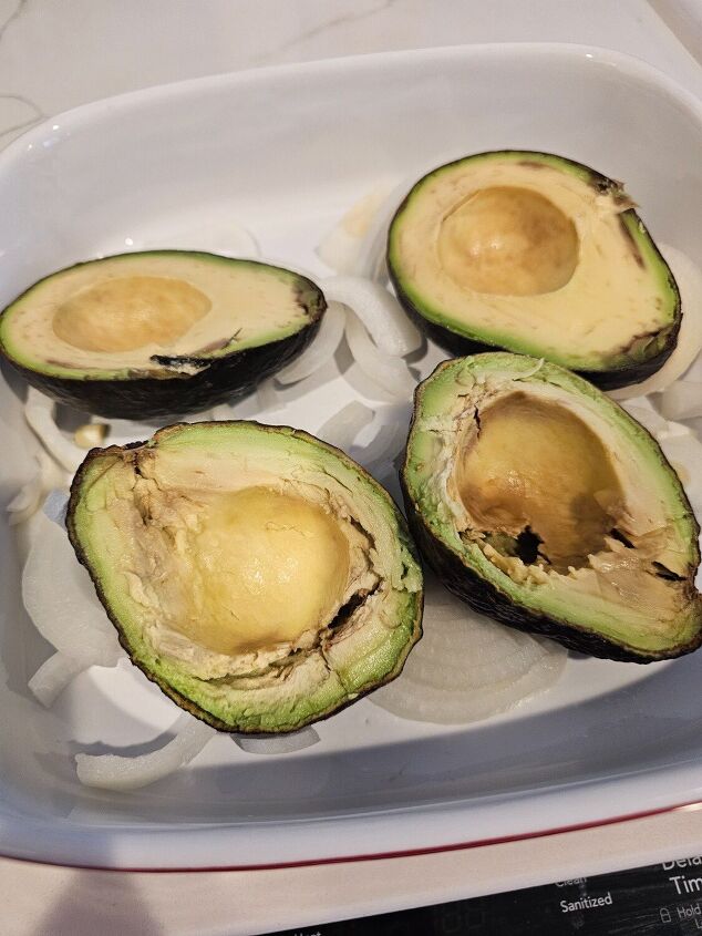 baked avocados toast