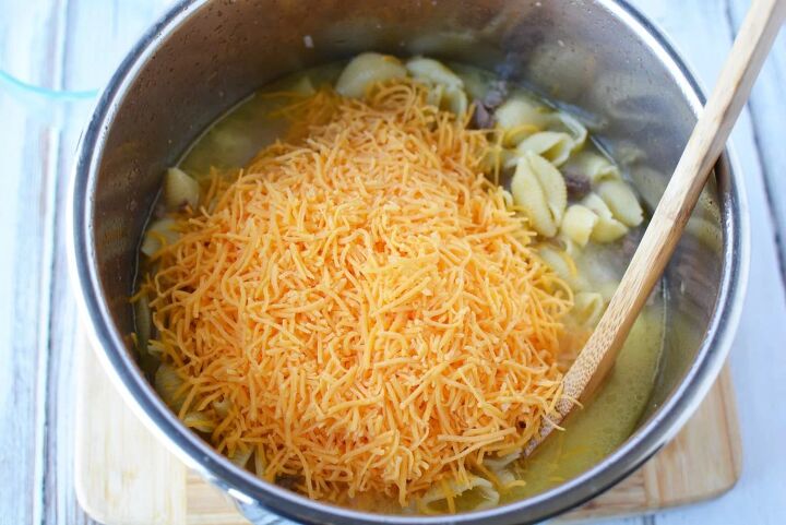 instant pot cheeseburger mac and cheese recipe, Open the instant pot and stir in evaporated milk and cheese until all cheese is melted Season with salt and pepper