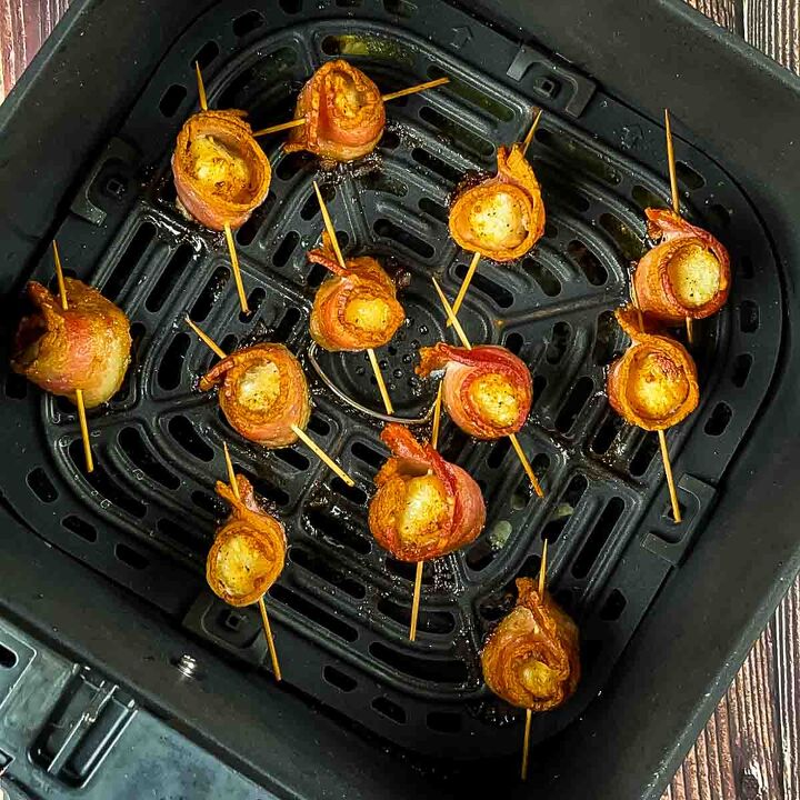 air fryer bacon wrapped scallops, The air fried scallops at the end of the cooking time in the air fryer basket