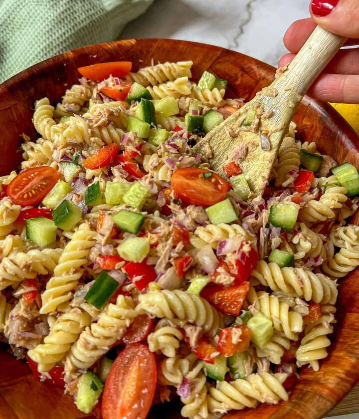 healthy tuna pasta salad no mayo, A bowl of tuna pasta salad with a wooden spoon in it