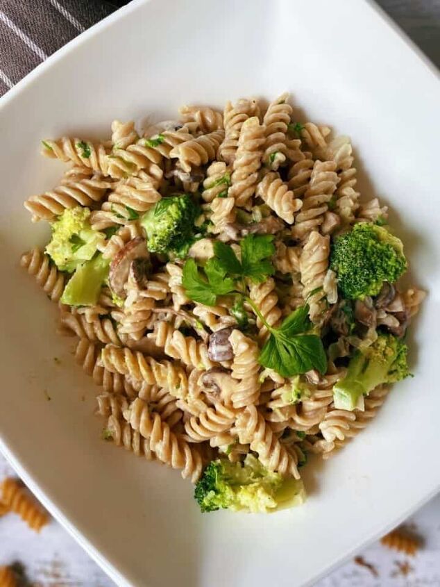 healthy tuna pasta salad no mayo, Fusilli pasta with broccoli and mushroom in a white square bowl garnished with parsley