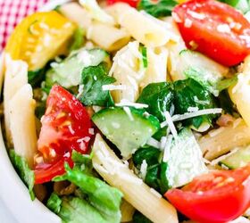 spinach cranberry salad recipe, A pasta salad without mayo in a bowl