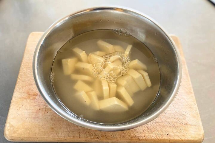 creamy japanese sweet potato soup vegan, Japanese sweet potatoes in a bowl of water