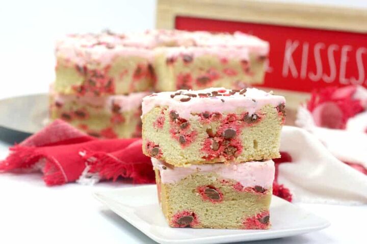 valentine s day cookie bars, Valentine s day cookie bars on a white plate
