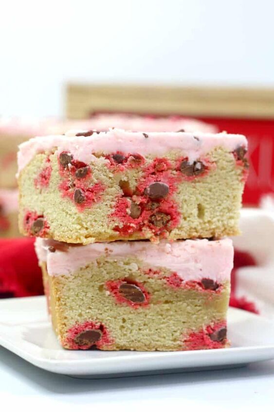 valentine s day cookie bars, Cookie bars with pink icing and red m ms for valentine s day