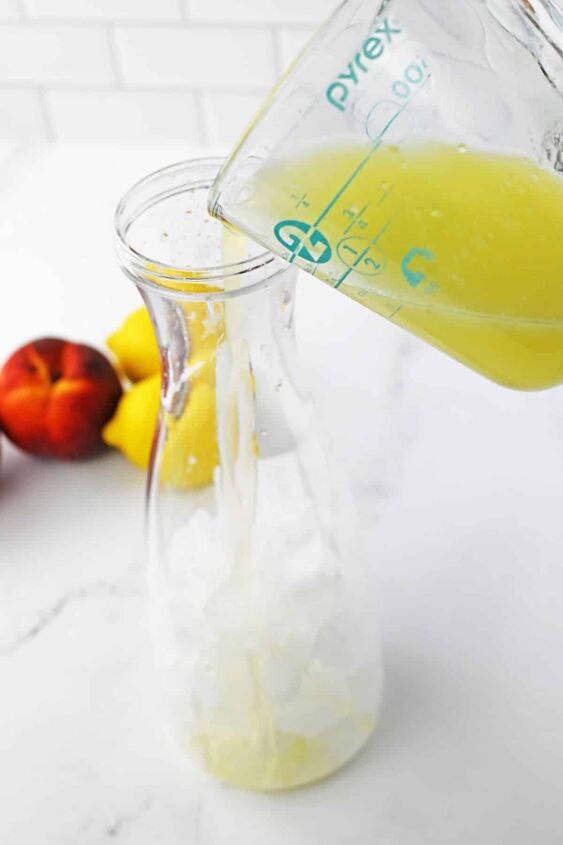 peach lemonade, pouring lemon juice into pitcher