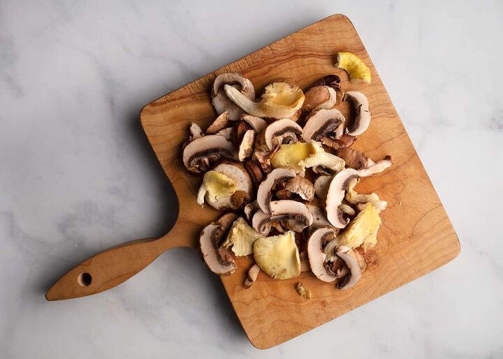 mushroom tartines with goat cheese