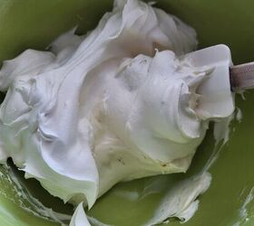 <u>Mix 1/2 tub of Cool Whip with THIS for a dessert that is absolute perfection</u>