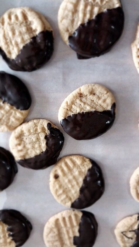 chocolate dipped peanut butter cookies