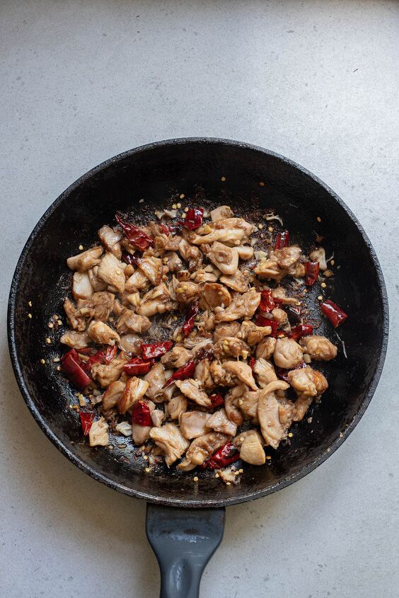 how to make easy chinese mandarin chicken, Chicken and peppers in a cast iron pan