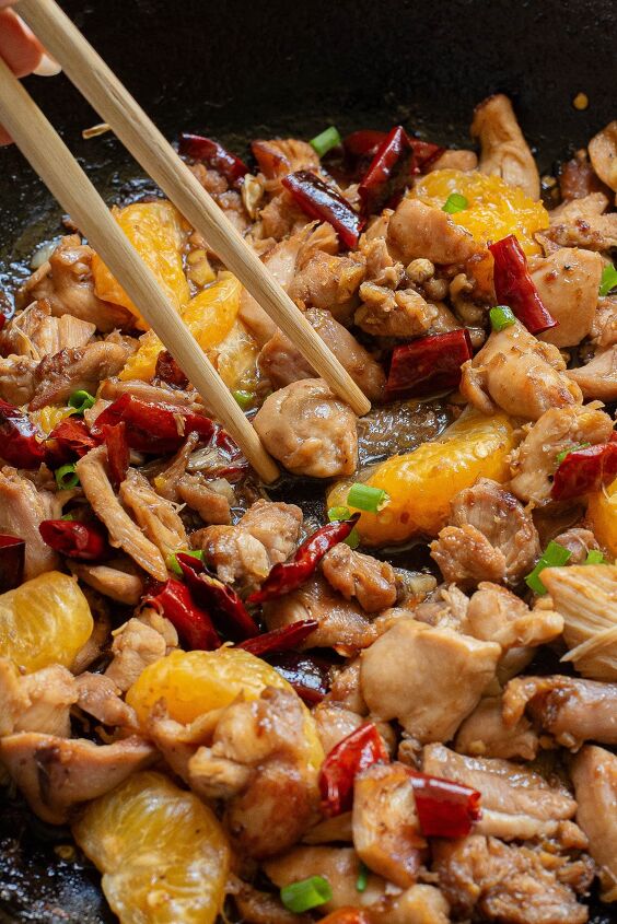 how to make easy chinese mandarin chicken, Mandarin chicken in a cast iron pan with chopsticks