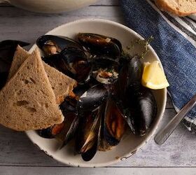 guinness and cream mussels, Bowl of Guinness Cream Mussels with lemon wedge and bread