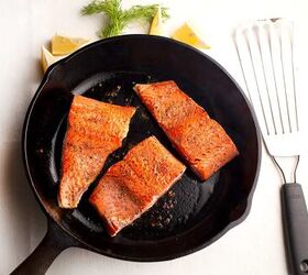 honey mustard salmon, Salmon skin side down and the flesh side up