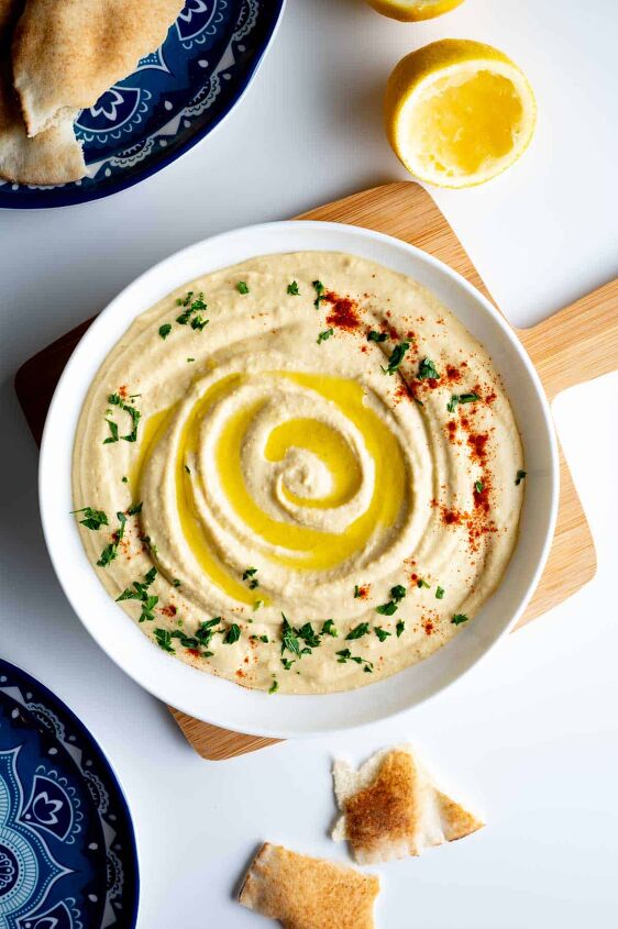 easy homemade hummus recipe without garlic, A bowl of hummus without garlic with a drizzle of olive oil and garnished with paprika and parsley