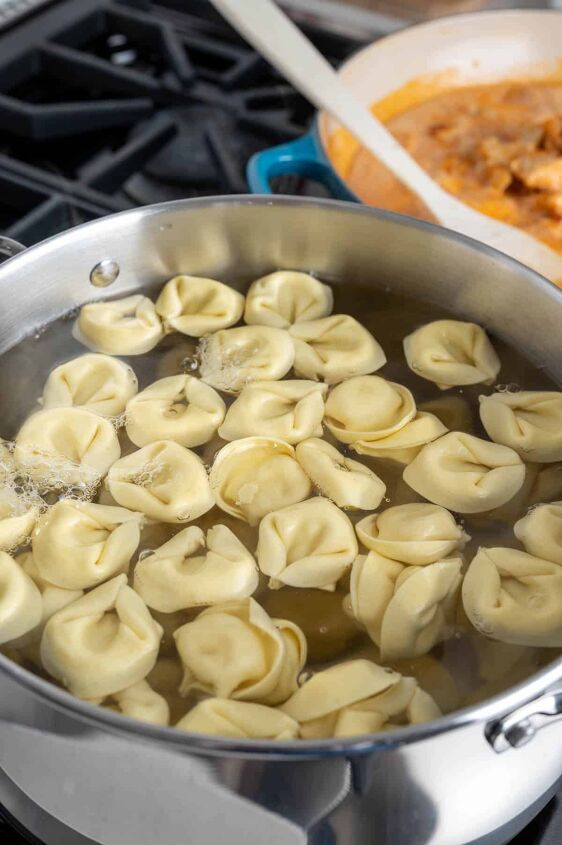 marry me chicken tortellini, Cooking the tortellini in a big pot of boiling water