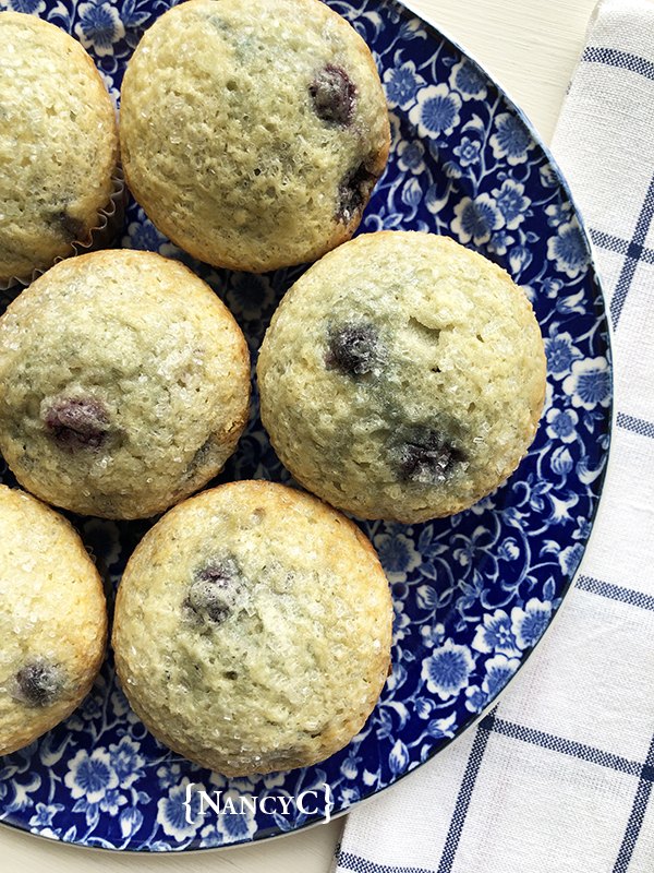 bakery blueberry muffins