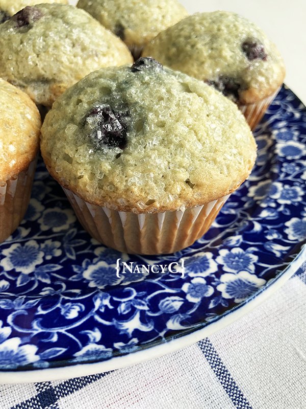 bakery blueberry muffins