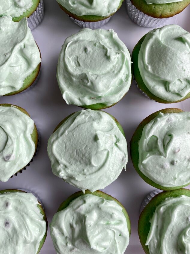 pistachio cupcakes