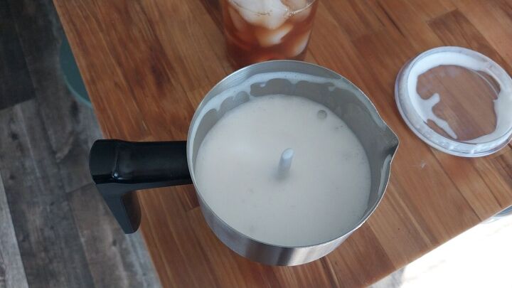 iced vanilla chai latte
