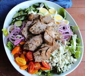 This black and blue steak salad is the dinner salad to top all dinner salads