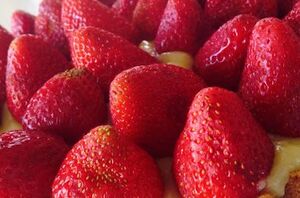 Here's a super easy strawberry tart that'll make you smile from ear to ear