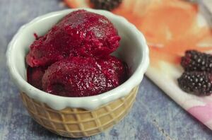 Red wine, blackberries, & raspberries all combine into an easy NO -CHURN sorbet—can there be a better summer recipe?!