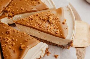 This decadent cheesecake is so easy to make but looks like a showstopper!