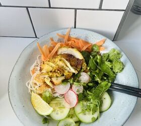 rice noodle salad with lemongrass chicken