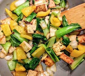 baby bok choy and tofu stir fry, baby bok choy with tofu peppers in skillet